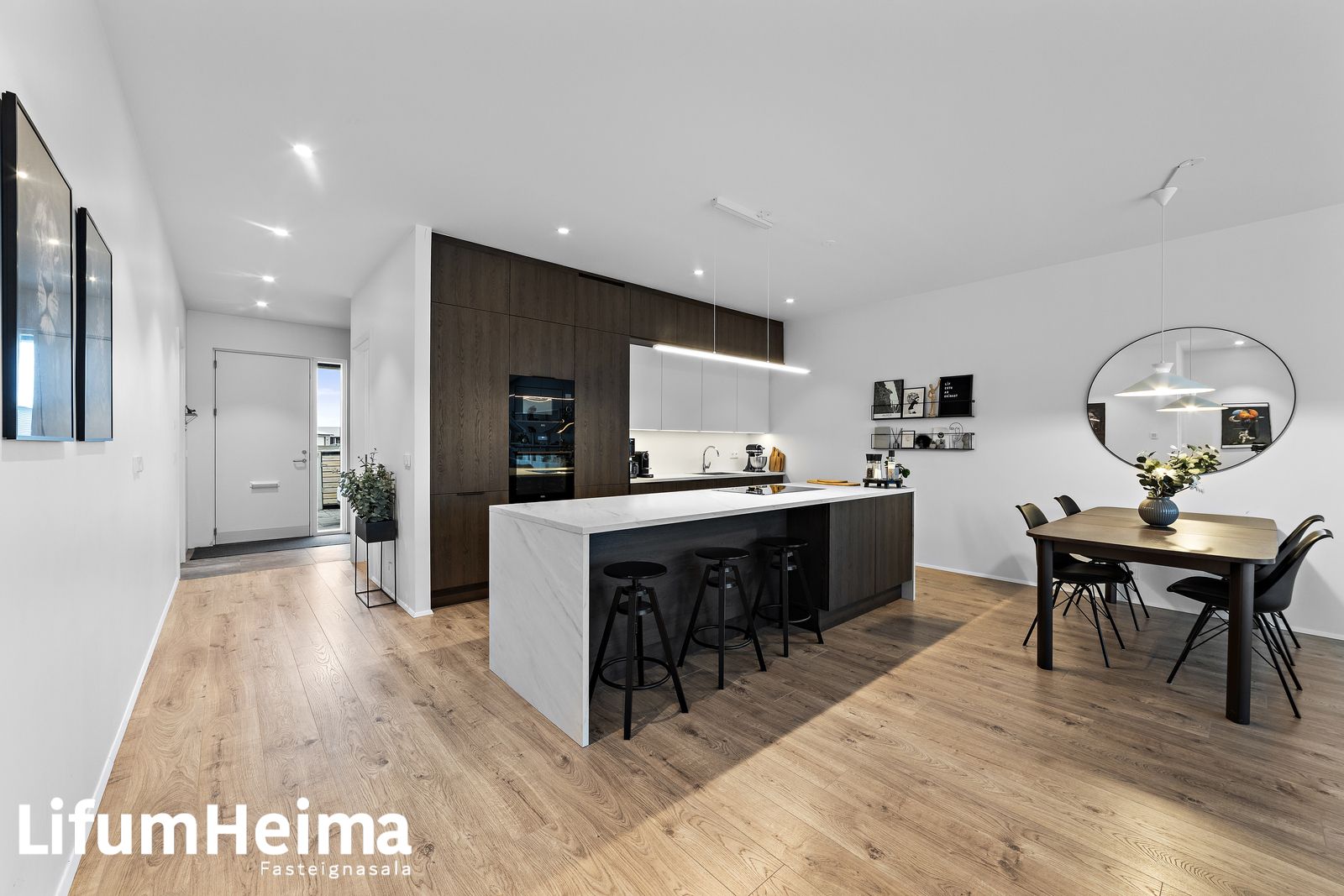 Pis de 2 habitacions, 140 m²