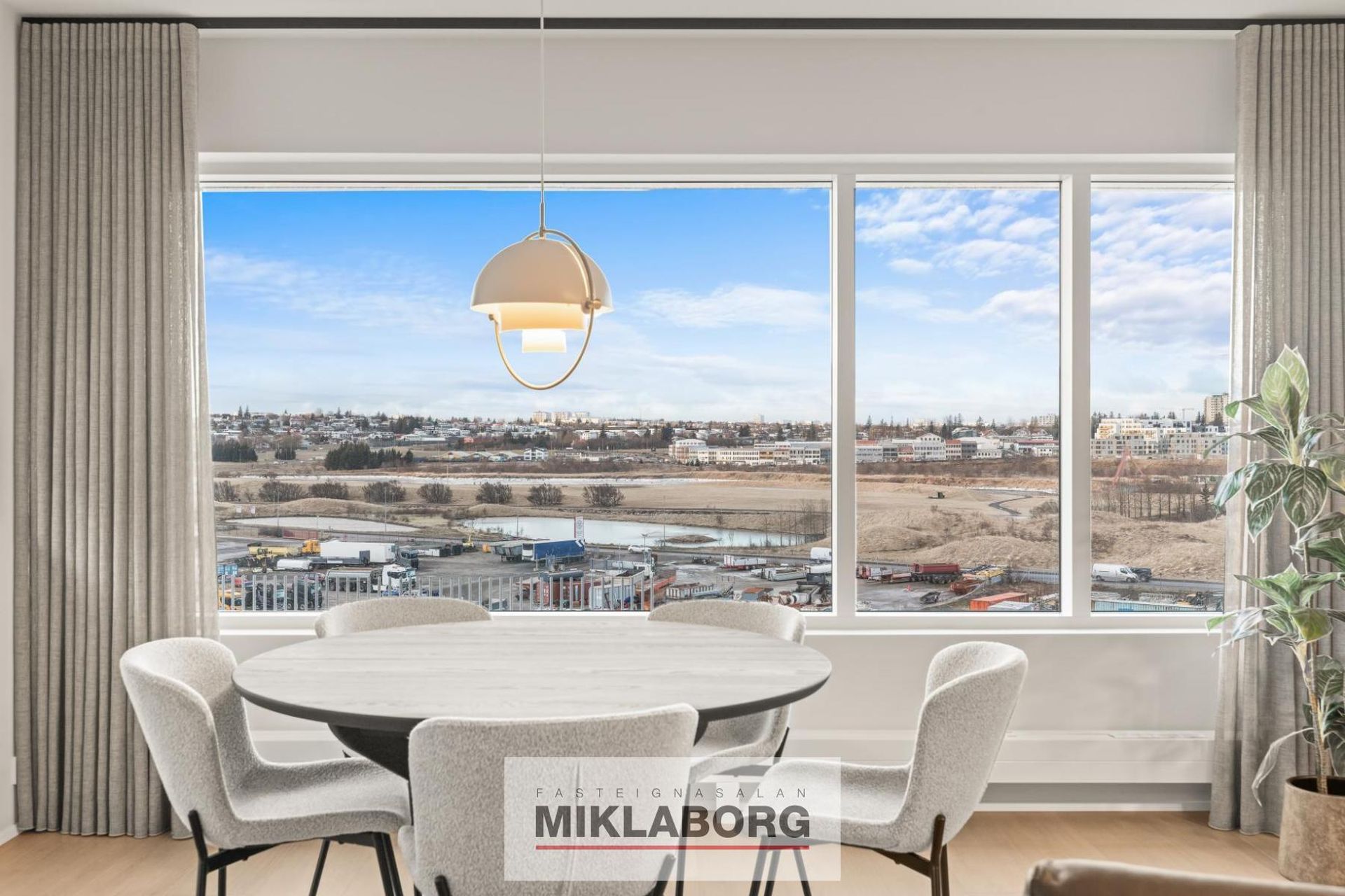 4-стаен апартамент, 130 m²