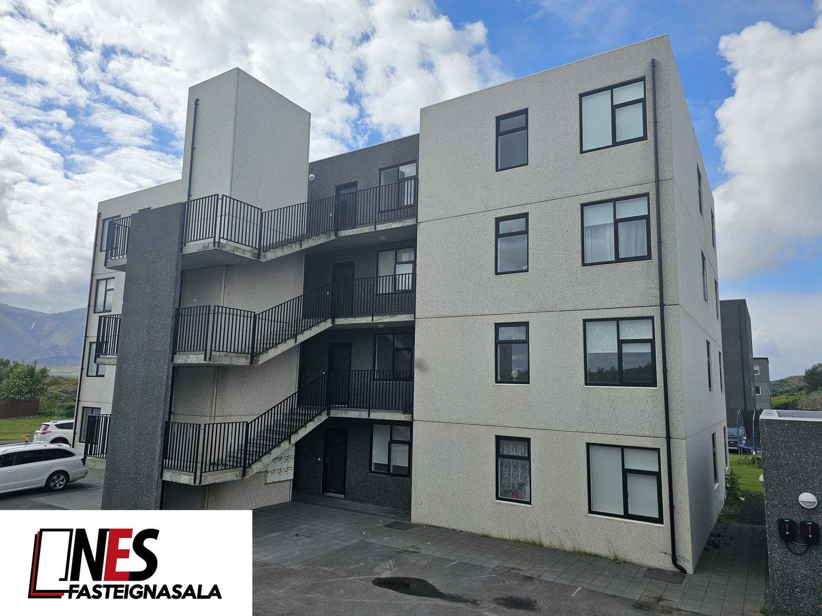 Fjölbýlishús - Arnarklettur 28, kr